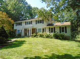 2 Amherst Ct, East Setauket, NY 11733