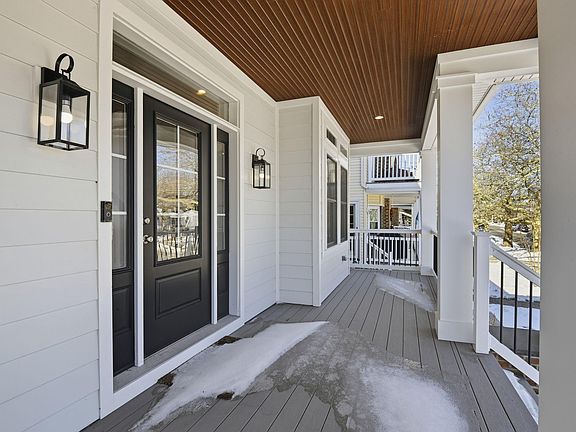 5th image of 524 W Surf Rd