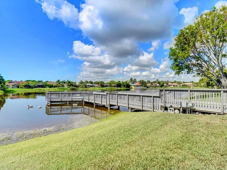 17768 Maplewood Dr — Photo 39