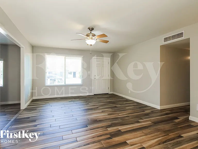 1812 W Morten Ave — Photo 7