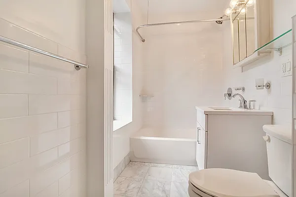 Rented by Bond New York | media 8