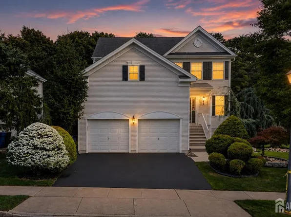 2 Palisades Rd, Old Bridge, NJ 08857