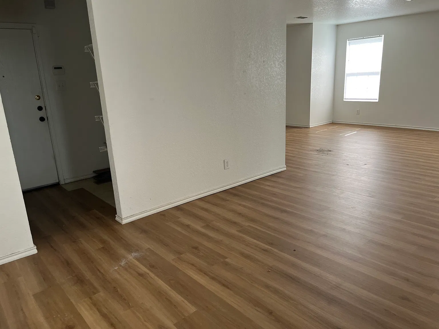 3 bed, 2.5 bath, 3068 sqft, $2,300 — Photo 3