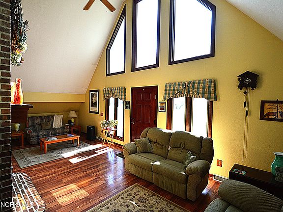 3rd image of 6344 N River Rd