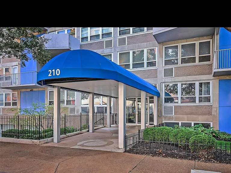 210 N 17th St #411 — Photo 22