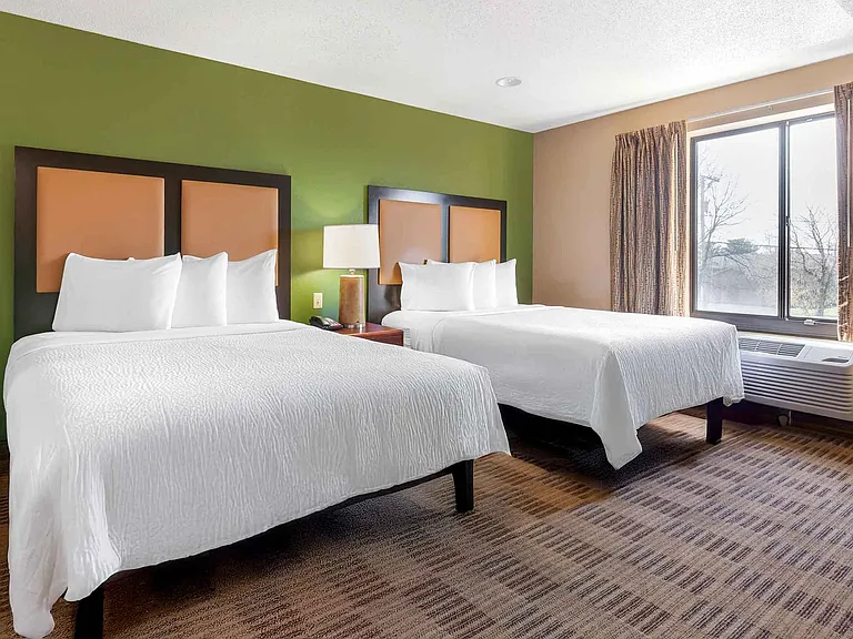 1 Bedroom Suite - 2 Full Beds