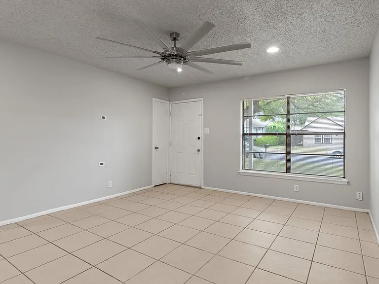 6618 Swiss Oaks Dr — Photo 8