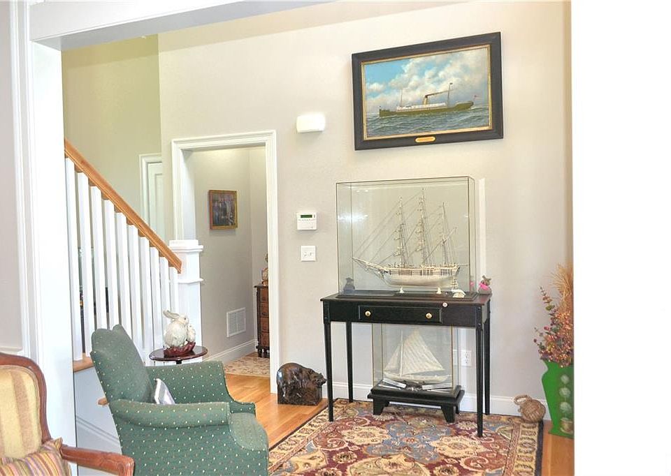 49 Walley St, Bristol, RI 02809 Zillow