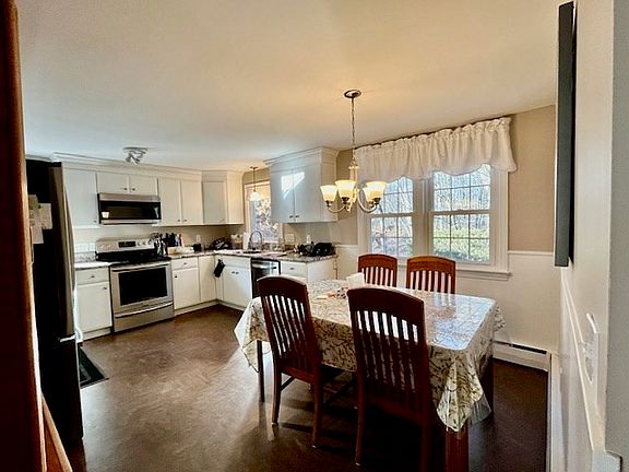 3rd image of 83 Old Farm Rd