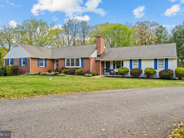 443 Bishop Dr, Hockessin, DE 19707