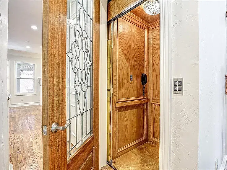5 bed, 3664 sqft, $8,495 — Photo 4