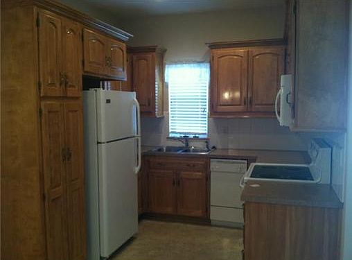 4th image of 8327 Greeley Ave