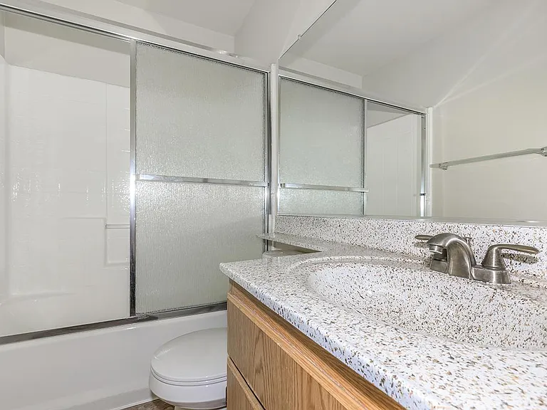 Glenoaks Terrace Apartments — Photo 41