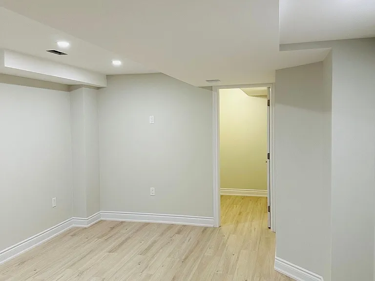65 Majesty Blvd #BASEMENT — Photo 22