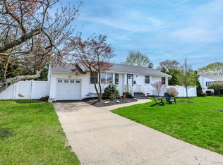 30 Clay Pitts Road, Greenlawn, NY 11740