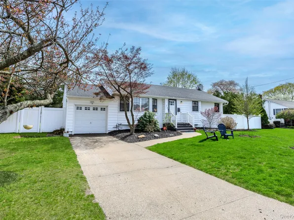 30 Clay Pitts Road, Greenlawn, NY 11740
