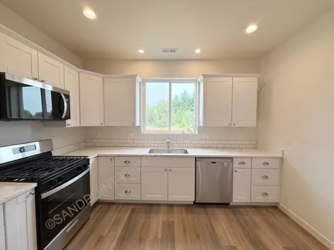 611 W 2nd Ave — Photo 21