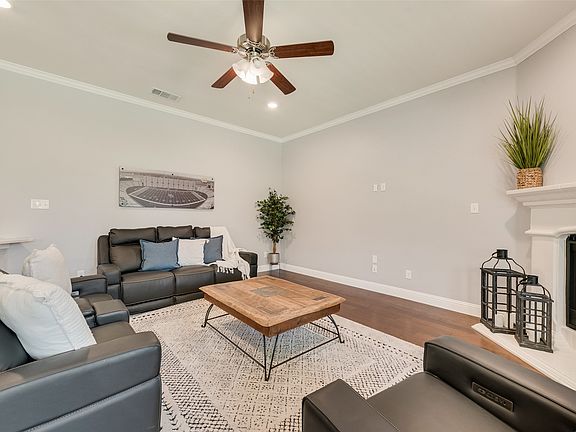 4th image of 4113 Blythe St