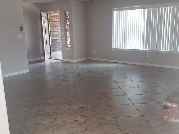 3rd image of 3323 W Sunnyside Ave