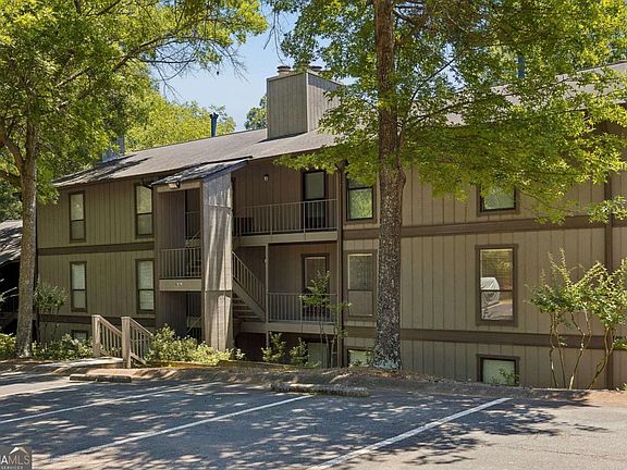 2nd image of 106 Cedar Ct SE