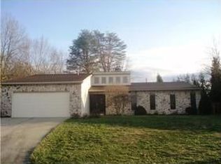 44 Cedar Dr, Hurricane, WV 25526