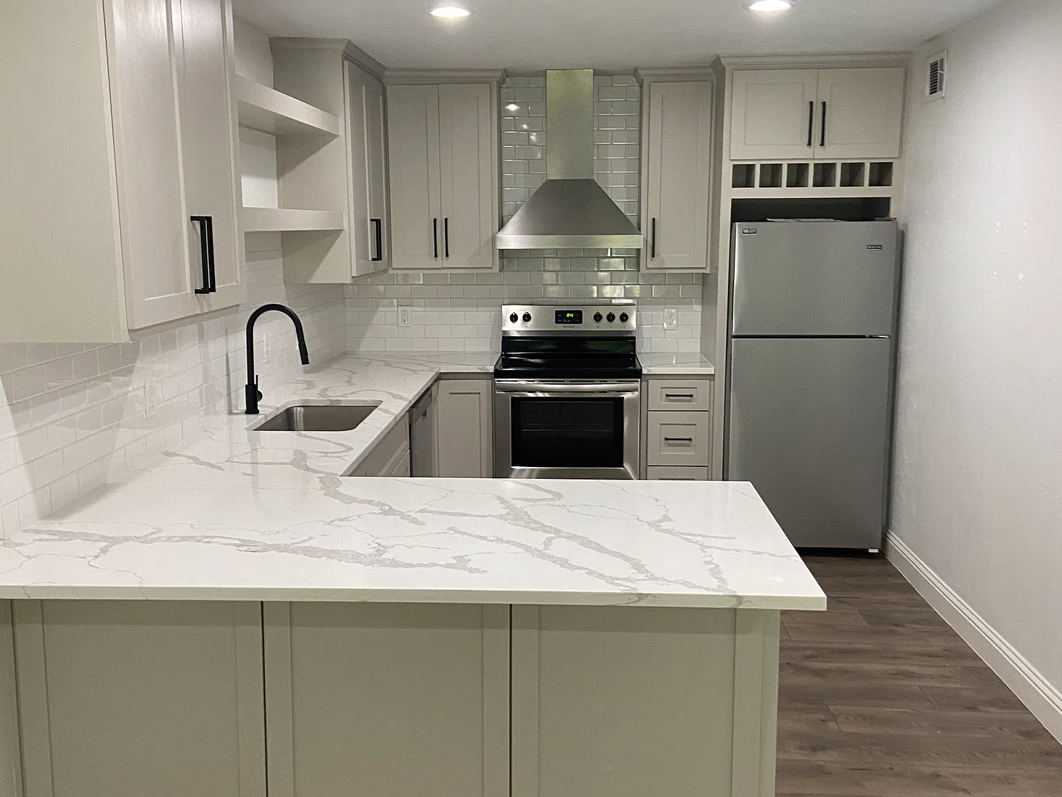 2 bed, 955 sqft, $1,900 — Photo 2
