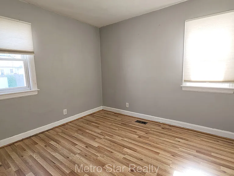 353 W Brockton Ave — Photo 11