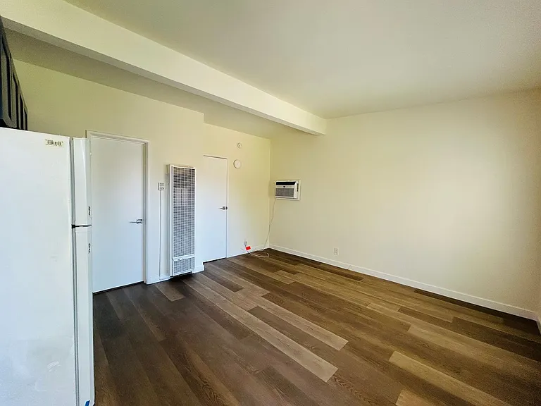1733 Granville Ave — Photo 3