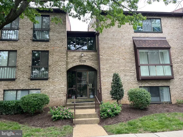2044 Royal Fern Ct #19/2A, Reston, VA 20191