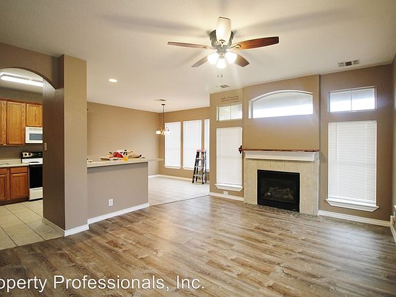 3rd image of 959 Misty Acres Dr