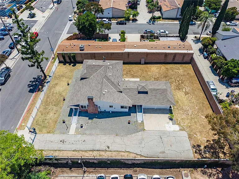 1345 S Jellick Ave — Photo 59