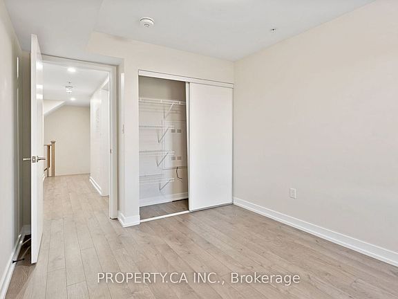 4th image of 1555 Kingston Rd #404