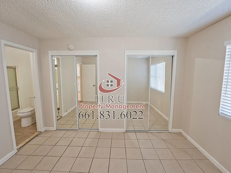 2901 S Chester Ave — Photo 9