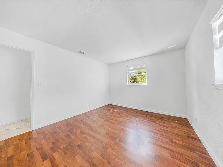 5921 NE 1st Ave — Photo 28