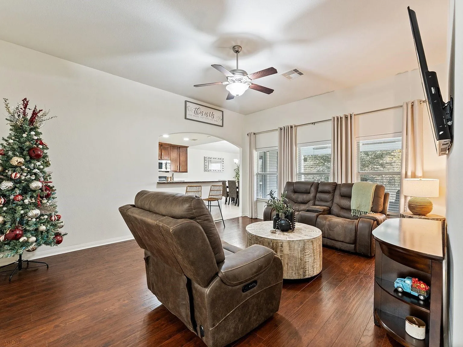 3 bed, 2.0 bath, 1618 sqft, $1,850 — Photo 3