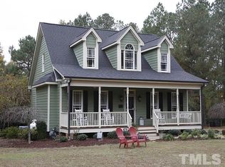 70 Gill Ln, Fuquay Varina, NC 27526