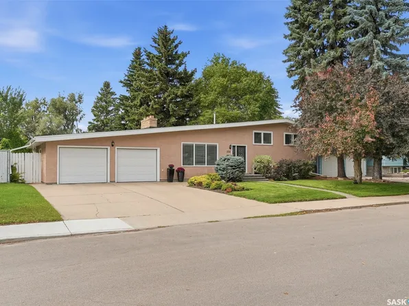 258 East Place, Saskatoon, SK S7J 2X9