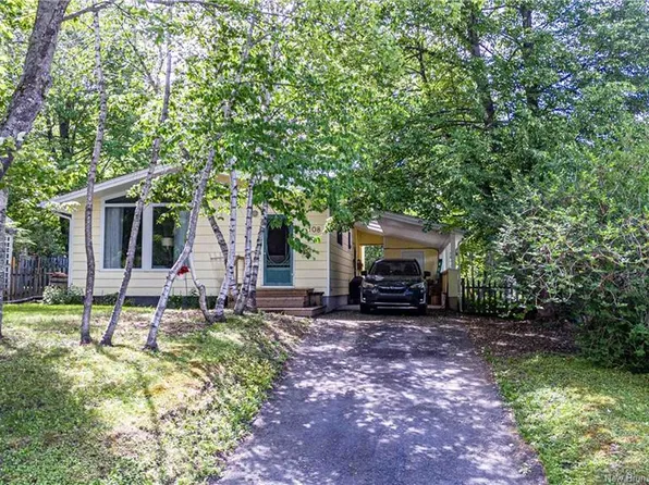 108 Cambridge Cres, Fredericton, NB E3B 4N9