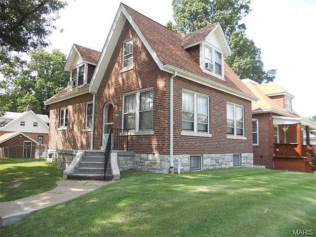 Fantastic curb appeal and corner lot!