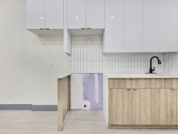 4th image of 2416 Pacific St #1F
