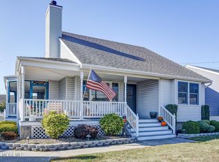 8 Harbor View Ln, Toms River, NJ 08753