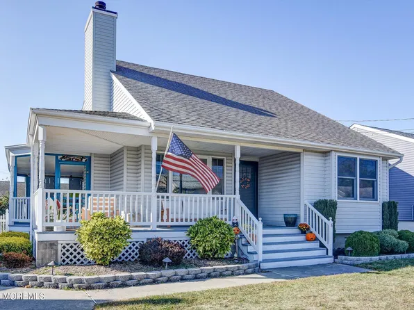 8 Harbor View Lane, Toms River, NJ 08753