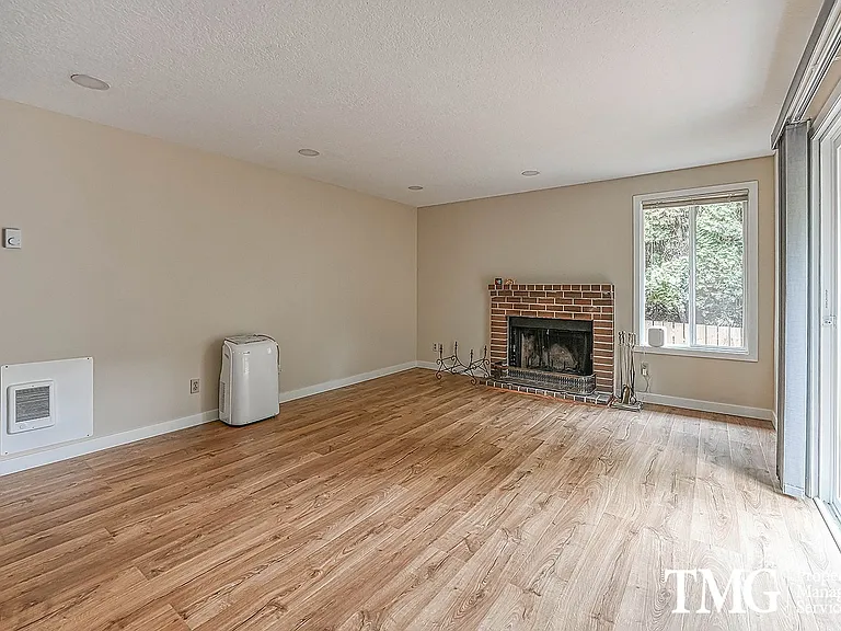 5223 SW 62nd Ave — Photo 4