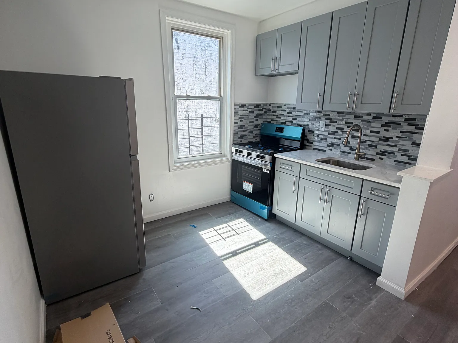 4 bed, $3,900 — Photo 1