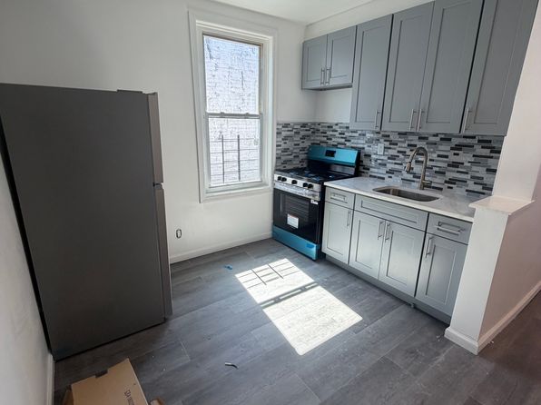 647 Saint Lawrence Ave Floor 2