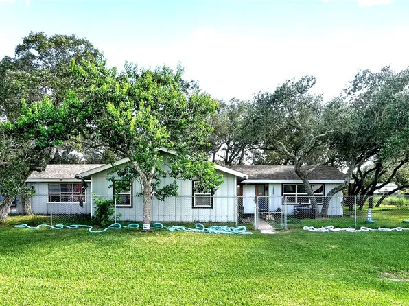 303 W 3rd St, Rockport, TX 78382