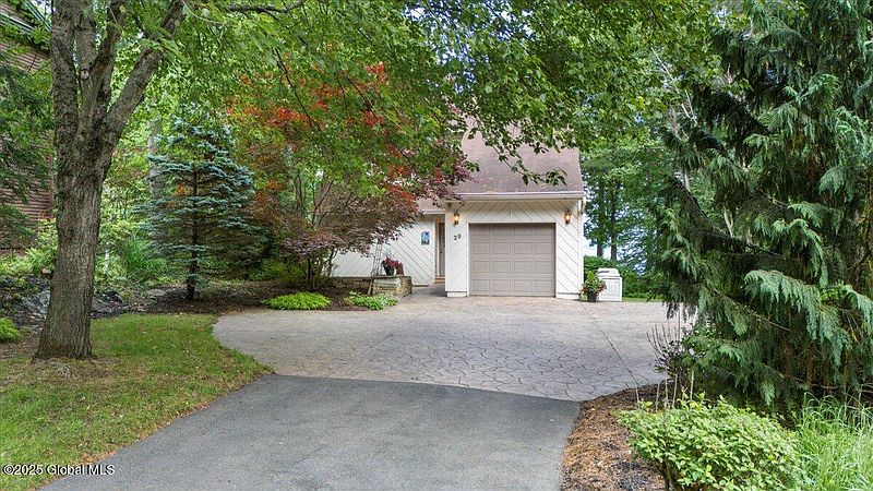 3rd image of 29 Woodland Ridge Road
