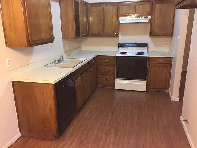 2 bed, 1032 sqft, $1,620 — Photo 3