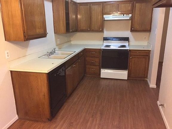 3rd image of 6605 Sable Dr