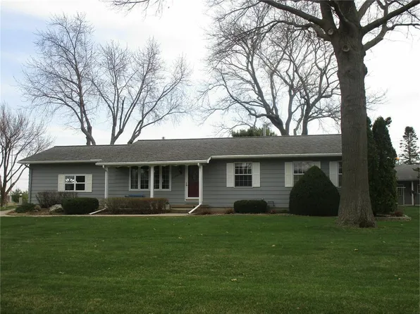 4202 Newland Dr, Cedar Falls, IA 50613